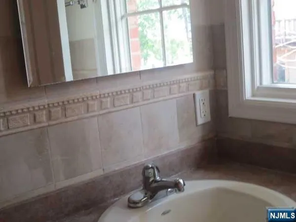 $4,300 | 2345 Franklin Street, Unit B, Fort Lee, NJ 07024