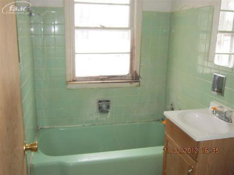 3118 Fleming Road Flint, MI 48504 - Photo 7 of 14 20111352-6.JPG