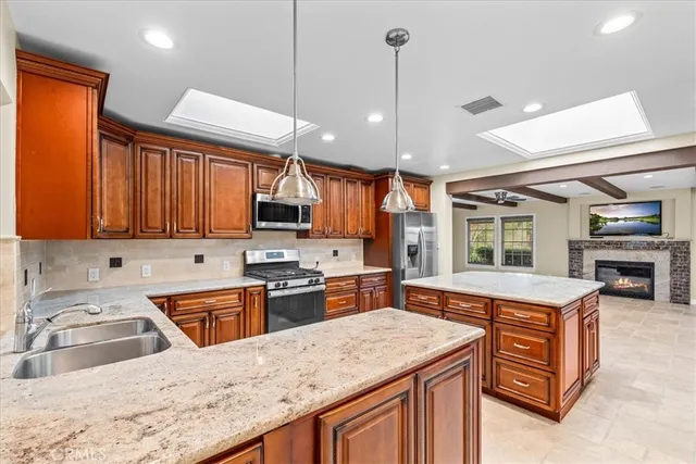 $849,000 | 8471 Bedford Motor Way, Corona, CA 92883