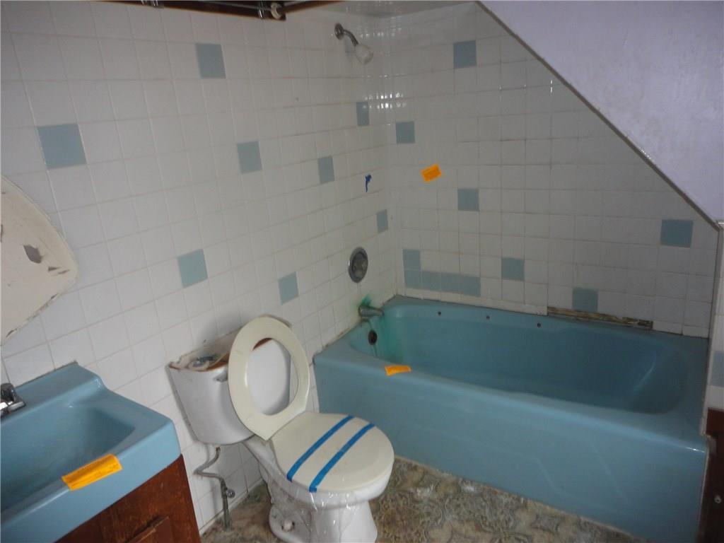 2439 Bristol Road Bristol, ME 04558 - Photo 8 of 22 2ND FLOOR BATH