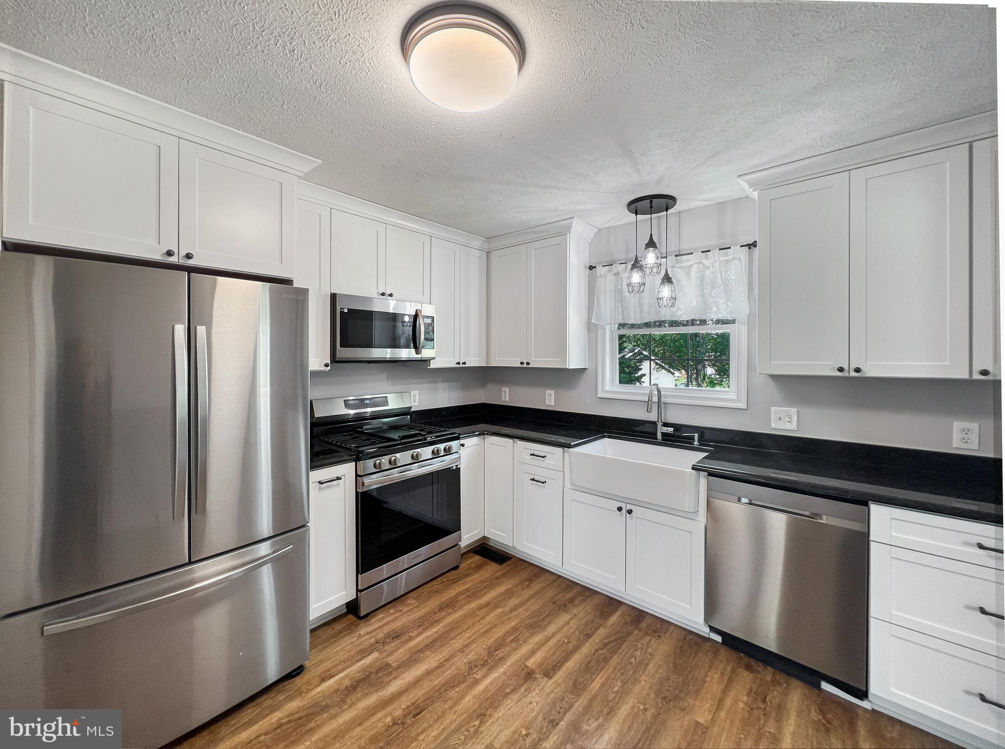 Beautifully updated kitchen!