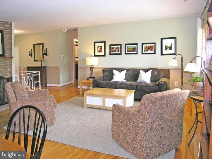 1105 Cresthaven Drive Silver Spring, MD 20903 - Photo 14 of 22 Living Room