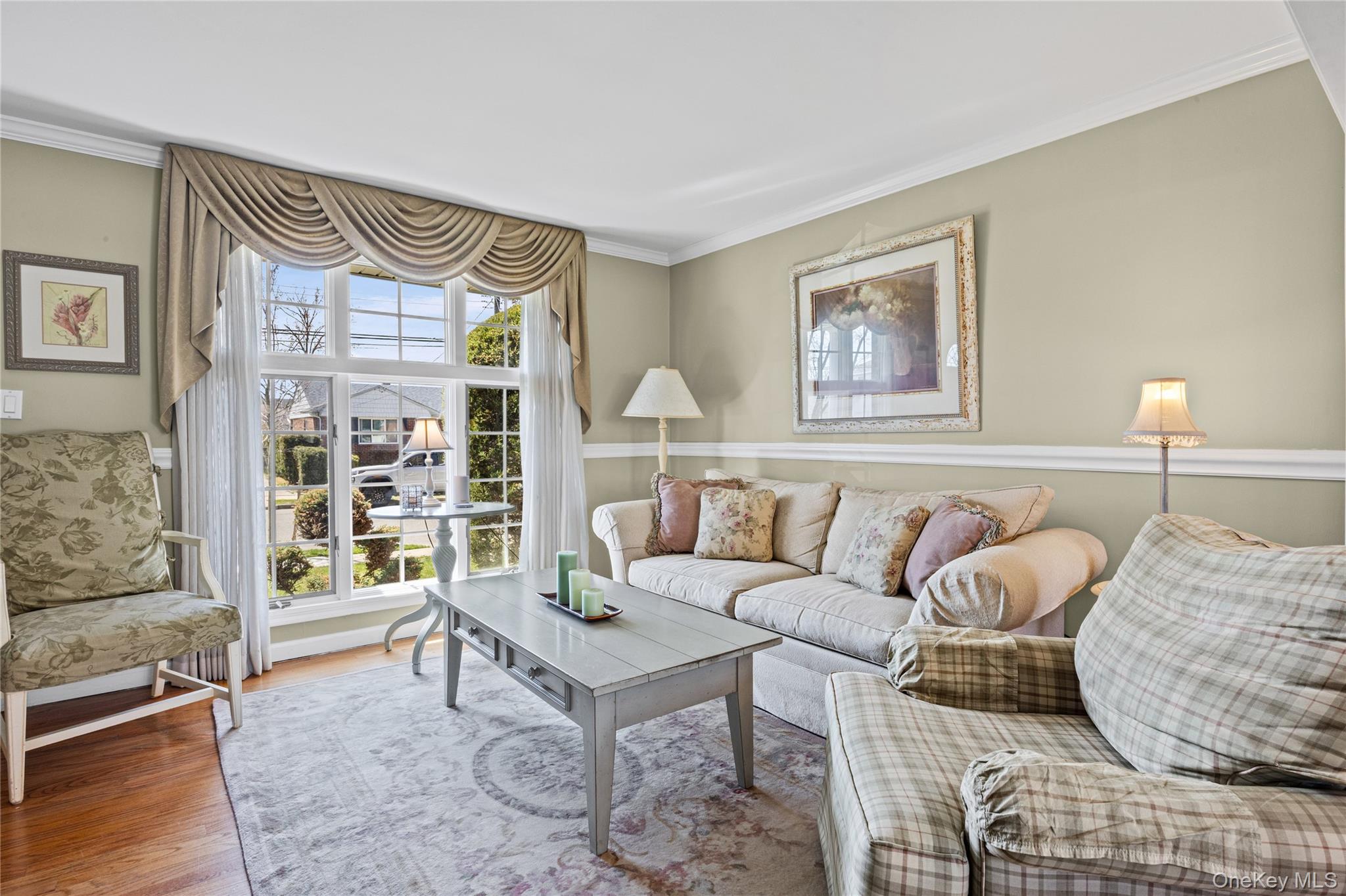416 Argyle Road Mineola, NY 11501 - Photo 14 of 46 a living room with furniture and a window
