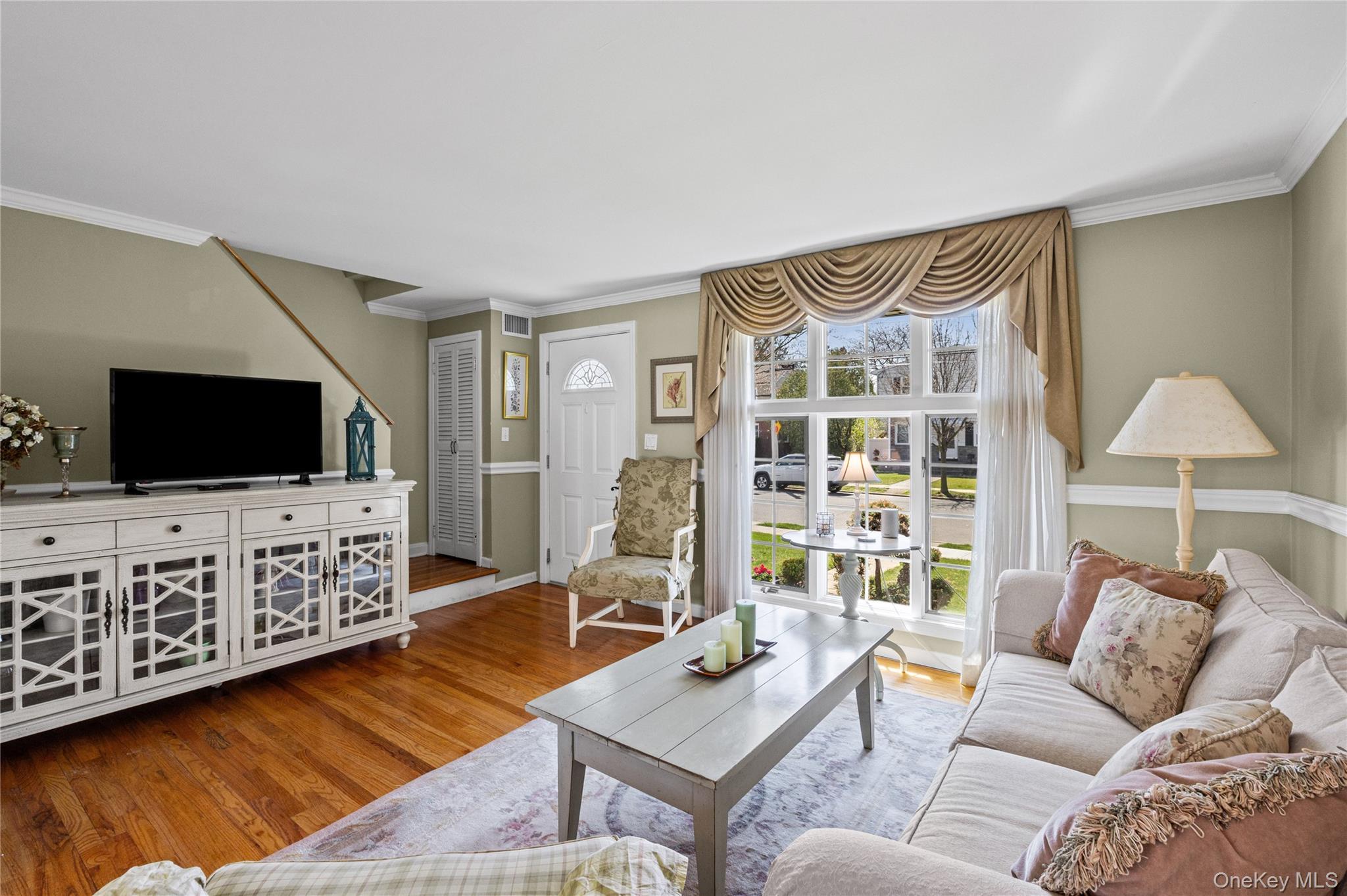 416 Argyle Road Mineola, NY 11501 - Photo 15 of 46 a living room with furniture and a flat screen tv