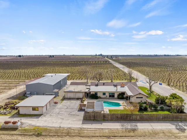 $1,300,000 | 3858 North Siskiyou Avenue, Kerman, CA 93630