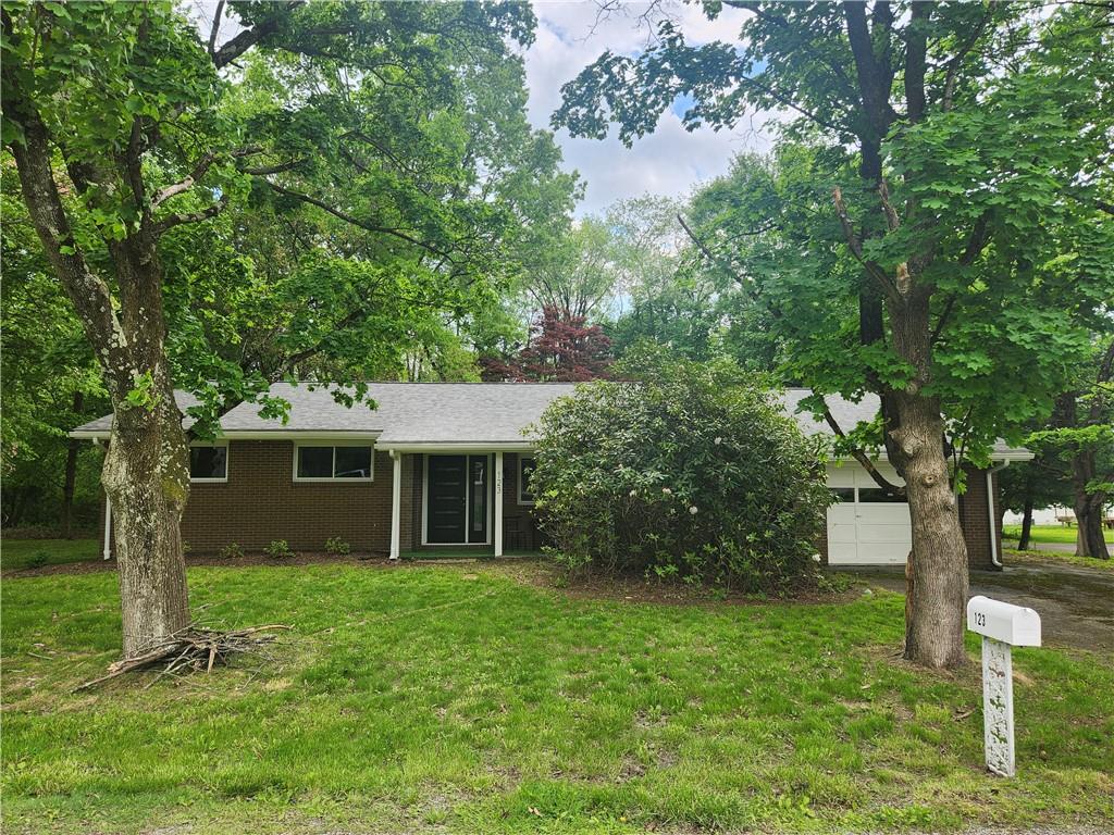 a view of house with a yard