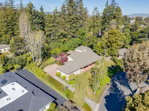 $5,650,000 | 680 Fairway Circle, Hillsborough, CA 94010