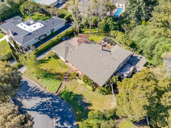 $5,650,000 | 680 Fairway Circle, Hillsborough, CA 94010