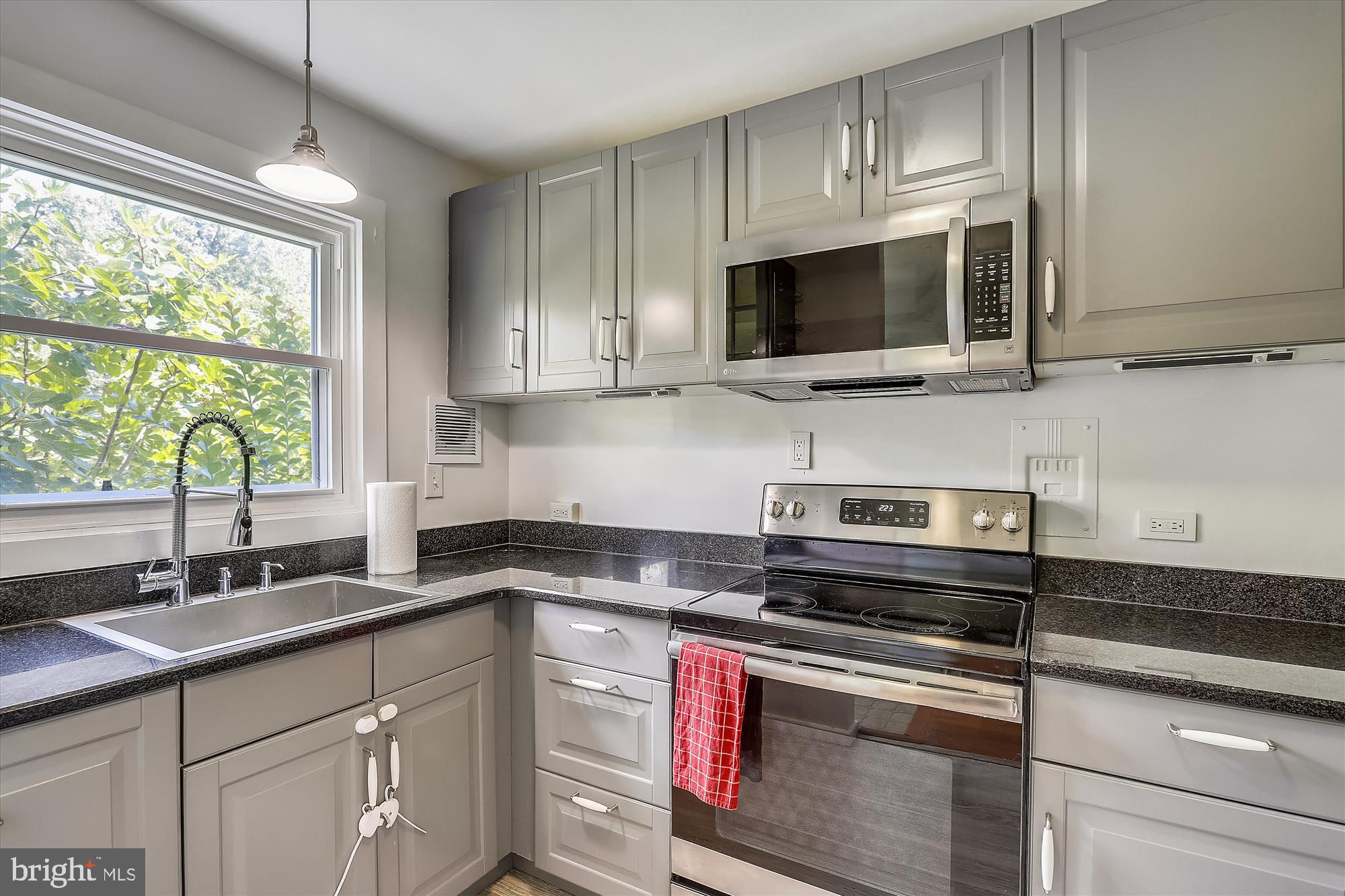 49 Ridge Road Greenbelt, MD 20770 - Photo 3 of 41 Gallery Image 3