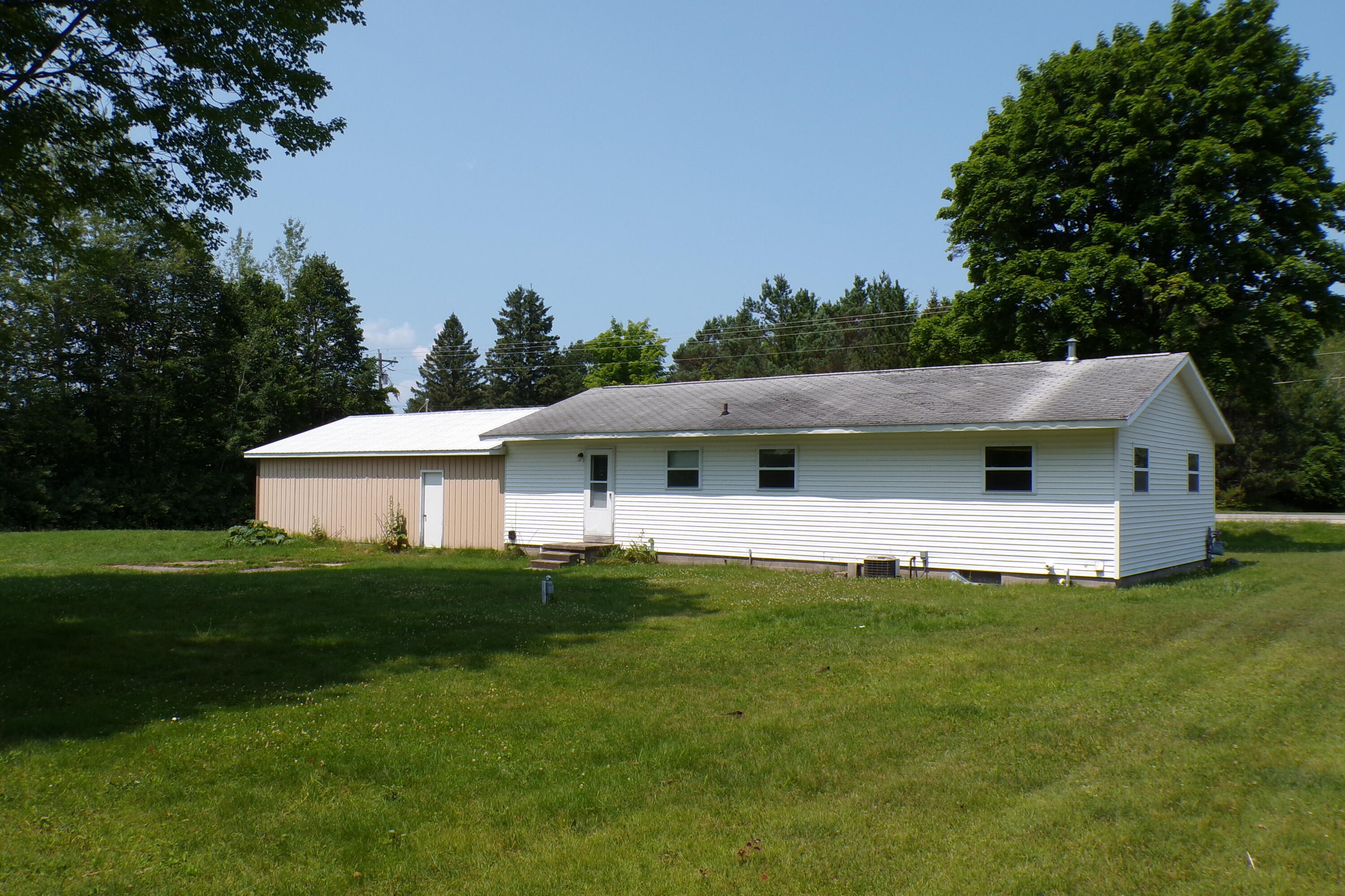 2772 Vanyea Road Cheboygan, MI 49721 - Photo 4 of 33 Gallery Image 4