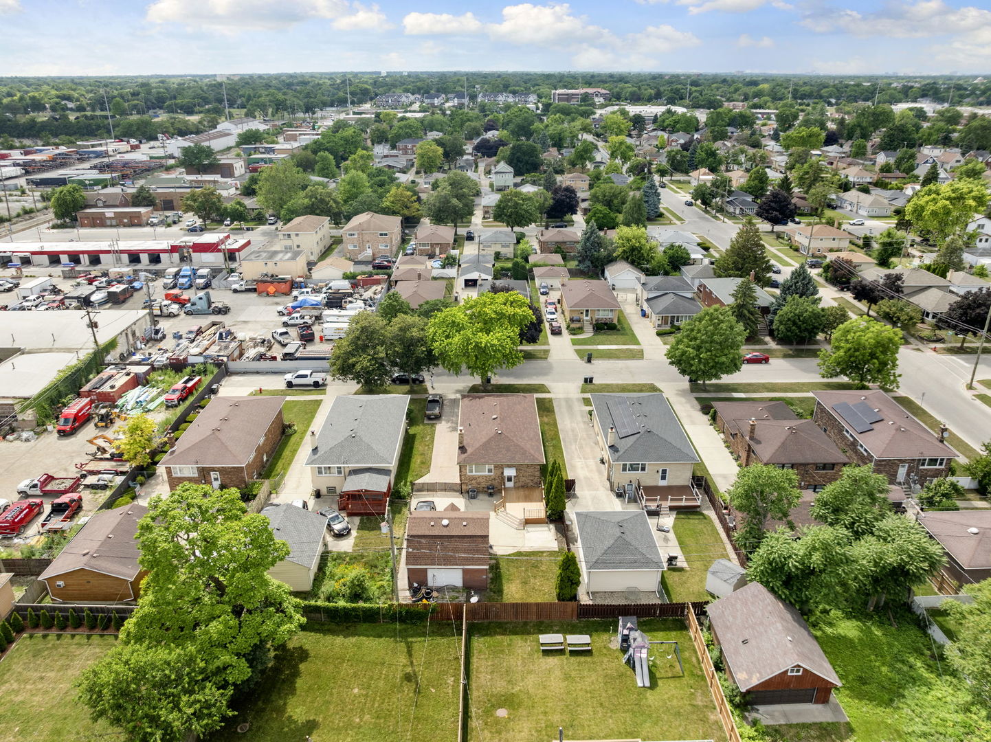 4613 Madison Avenue Brookfield, IL 60513 - Photo 30 of 33 an aerial view of residential houses with outdoor space