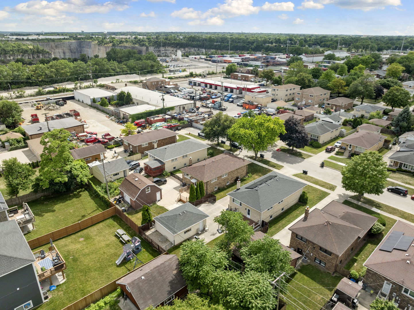 4613 Madison Avenue Brookfield, IL 60513 - Photo 31 of 33 an aerial view of residential houses with outdoor space