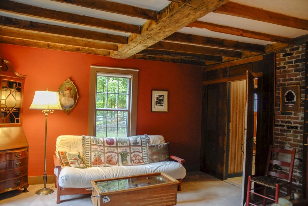 292 Sackett Road Westfield, MA 01085 - Photo 3 of 27 Gallery Image 3