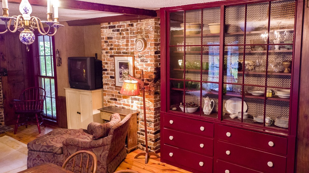 292 Sackett Road Westfield, MA 01085 - Photo 8 of 27 Gallery Image 8