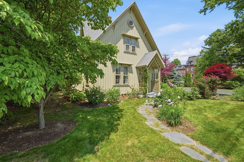38 Round Hill Road Northampton, MA 01060 - Photo 4 of 42