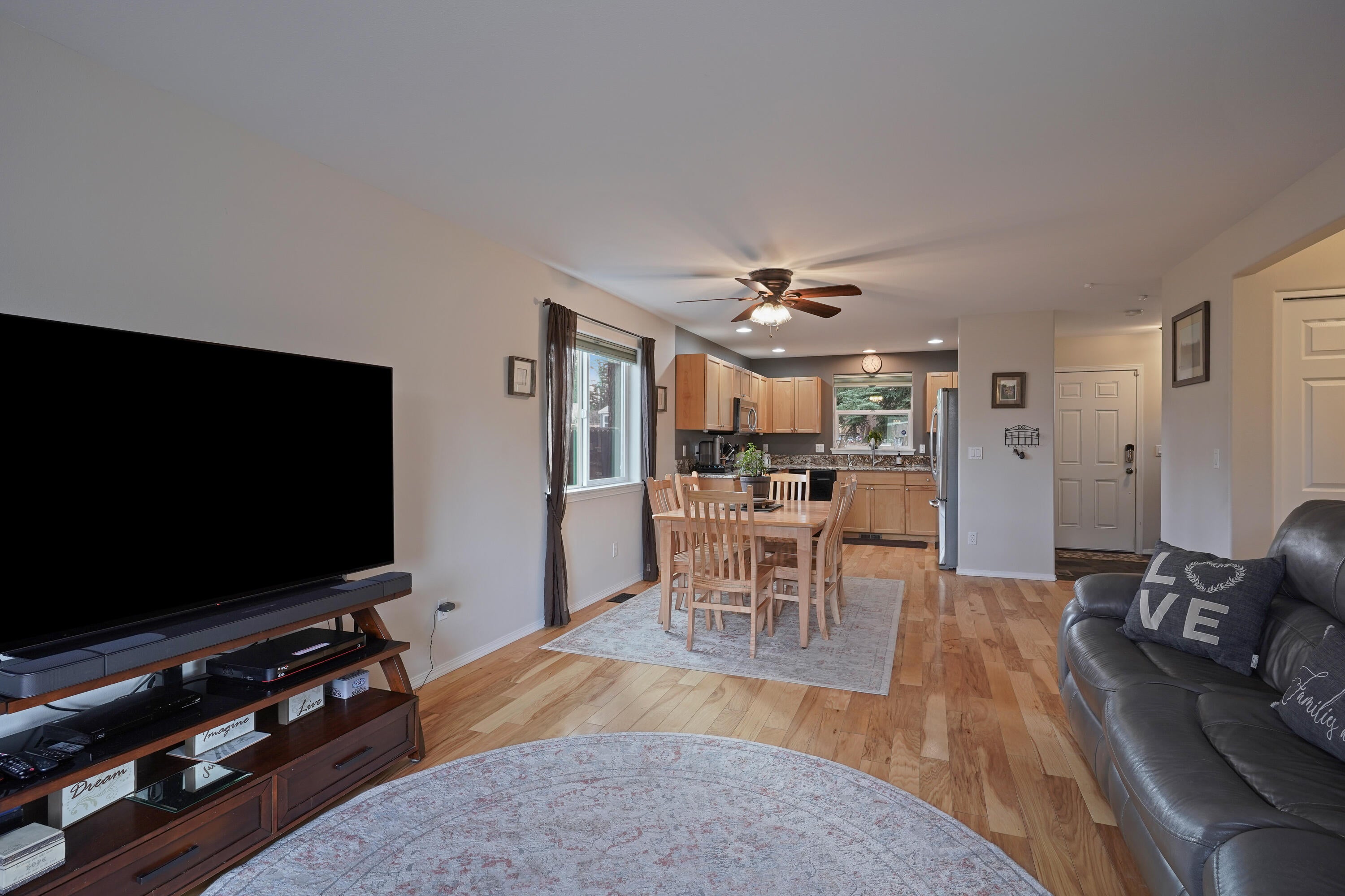 20354 Murphy Road Bend, OR 97702 - Photo 11 of 26 DSC05780