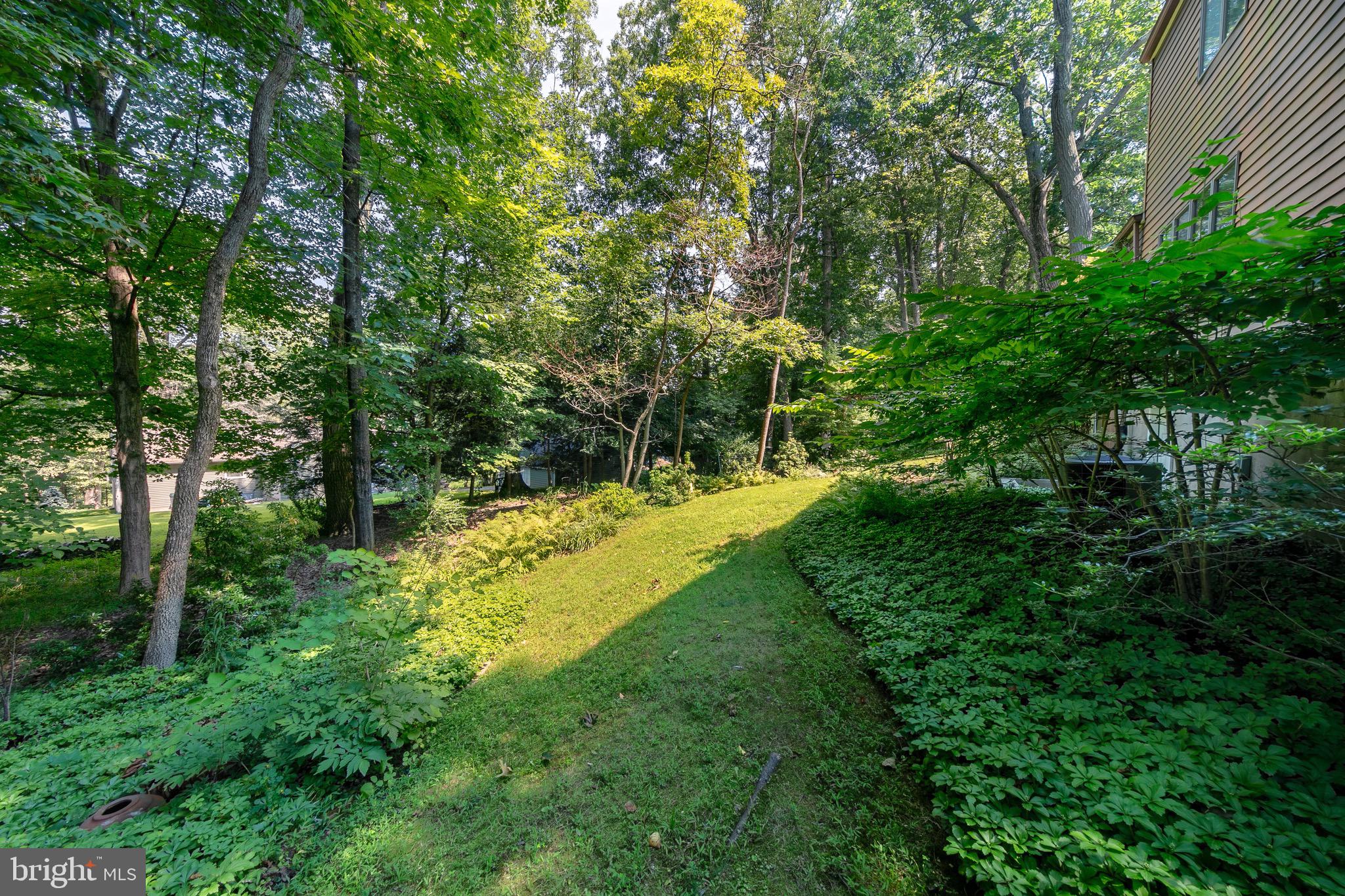 68 Lochatong Road Ewing, NJ 08628 - Photo 3 of 27