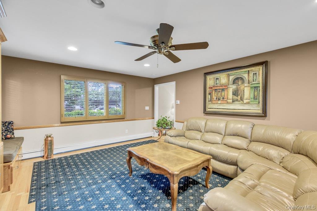 128 Stuart Street Lynbrook, NY 11563 - Photo 20 of 33