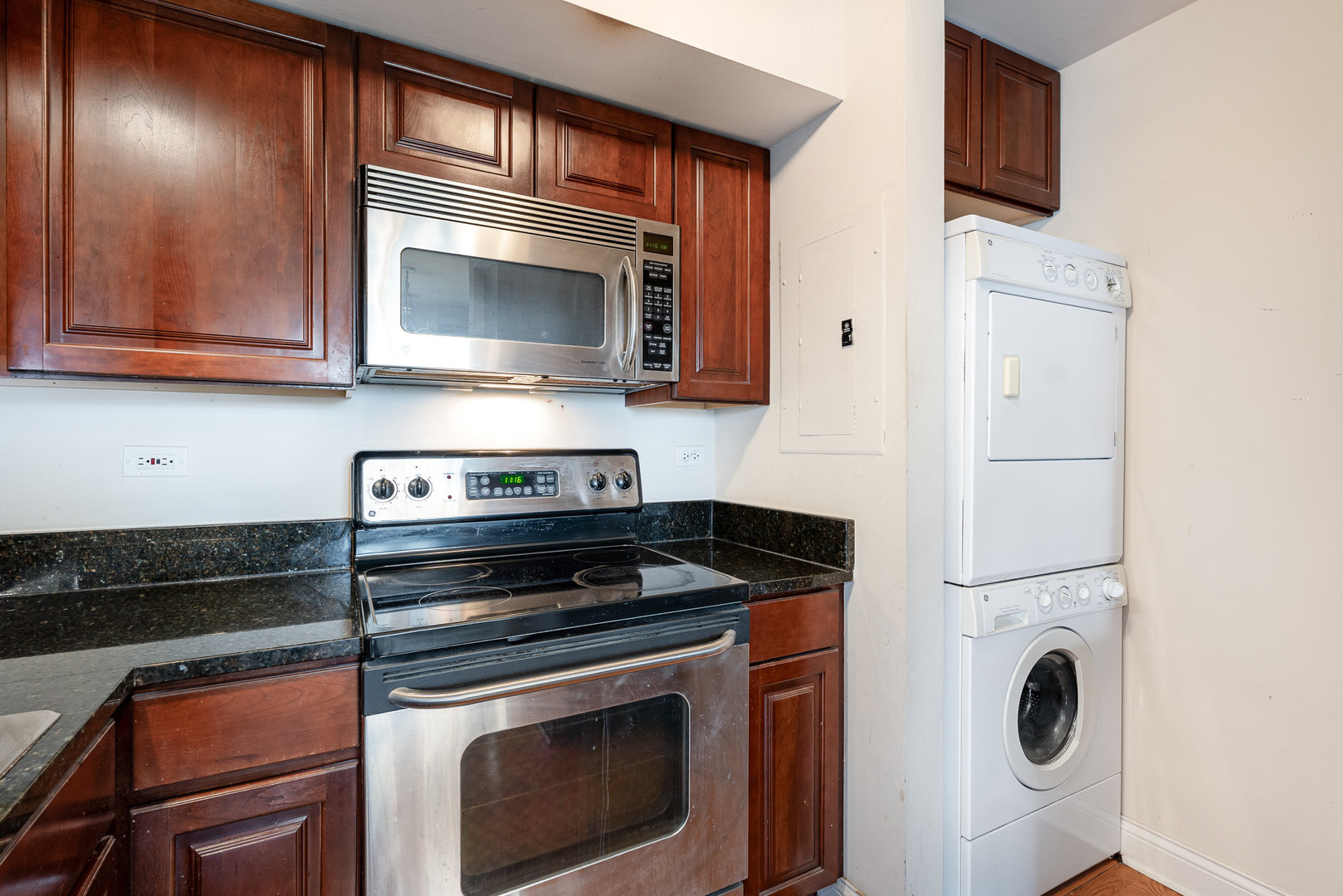 15 Foxcroft Road, Unit 203 Naperville, IL 60565 - Photo 8 of 15 Gallery Image 8