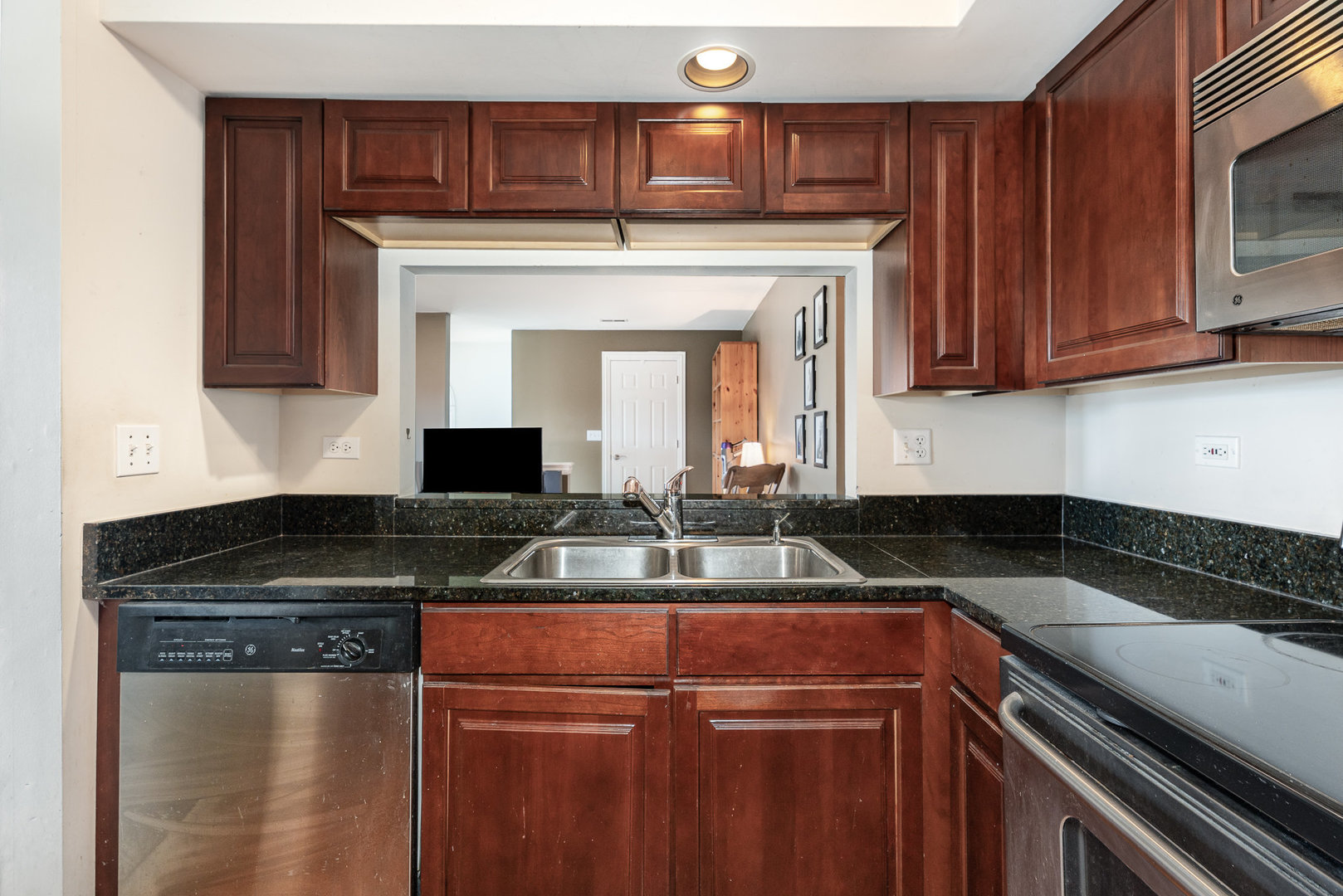 15 Foxcroft Road, Unit 203 Naperville, IL 60565 - Photo 9 of 15 Gallery Image 9