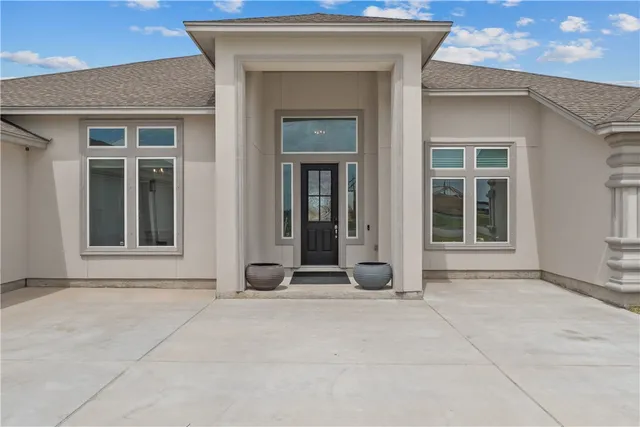 $699,900 | 1849 Papa Mori Drive, Corpus Christi, TX 78414