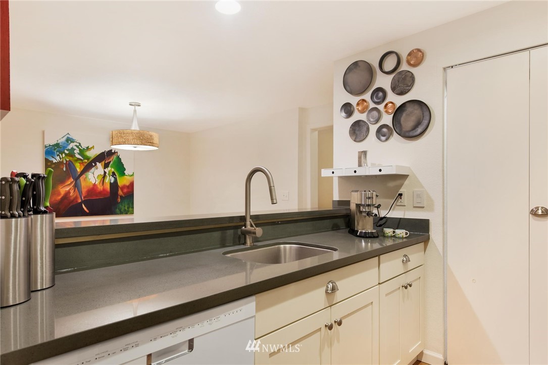 2244 13th Avenue West, Unit 115 Seattle, WA 98119 - Photo 10 of 19