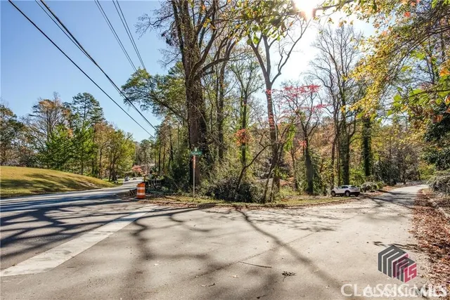 $399,000 | 589 West Lake Drive, Athens, GA 30606