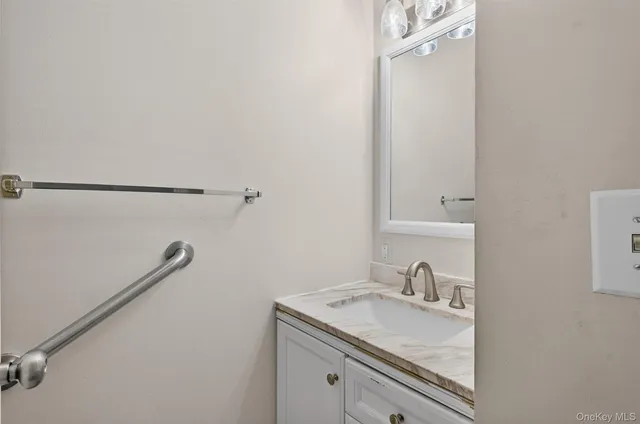 $2,500 | 8 Knightsbridge, Unit A, Poughkeepsie, NY 12603