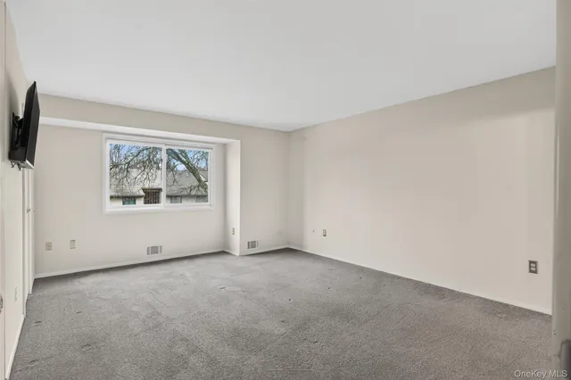 $2,500 | 8 Knightsbridge, Unit A, Poughkeepsie, NY 12603