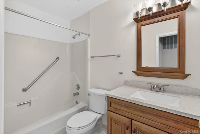 $2,500 | 8 Knightsbridge, Unit A, Poughkeepsie, NY 12603