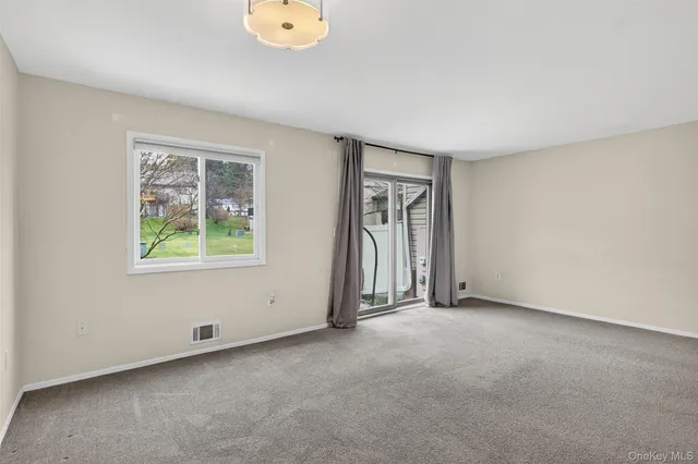 $2,500 | 8 Knightsbridge, Unit A, Poughkeepsie, NY 12603