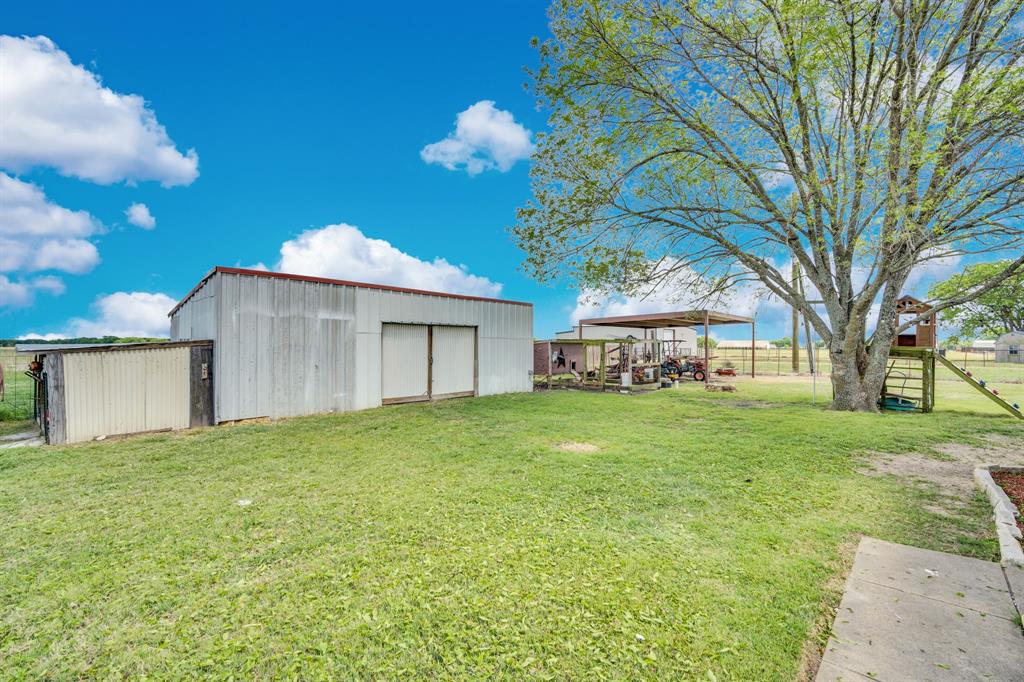 430 Carter Road Italy, TX 76651 - Photo 10 of 36 a view of a house with a big yard and large tree