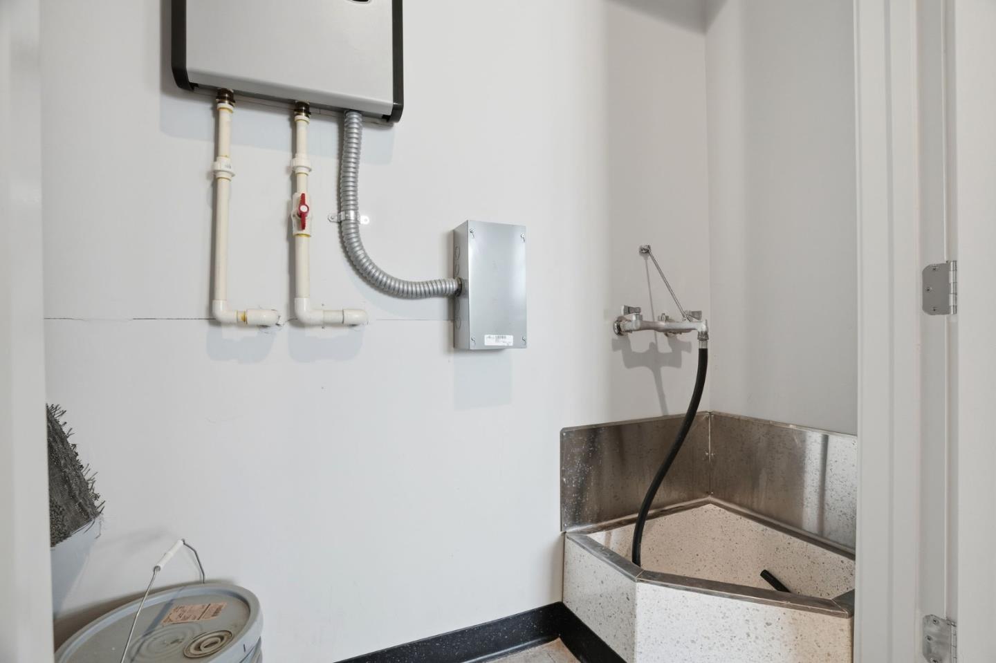 3380 Router Common Fremont, CA 94538 - Photo 39 of 48