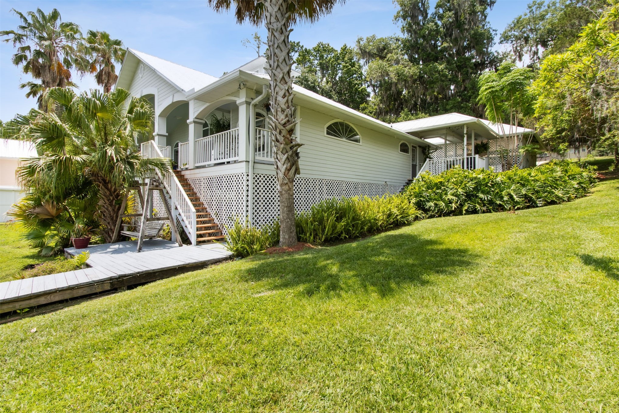 4333 Seminole Street Starke, FL 32091 - Photo 25 of 33 a view of a house with pool and sitting area