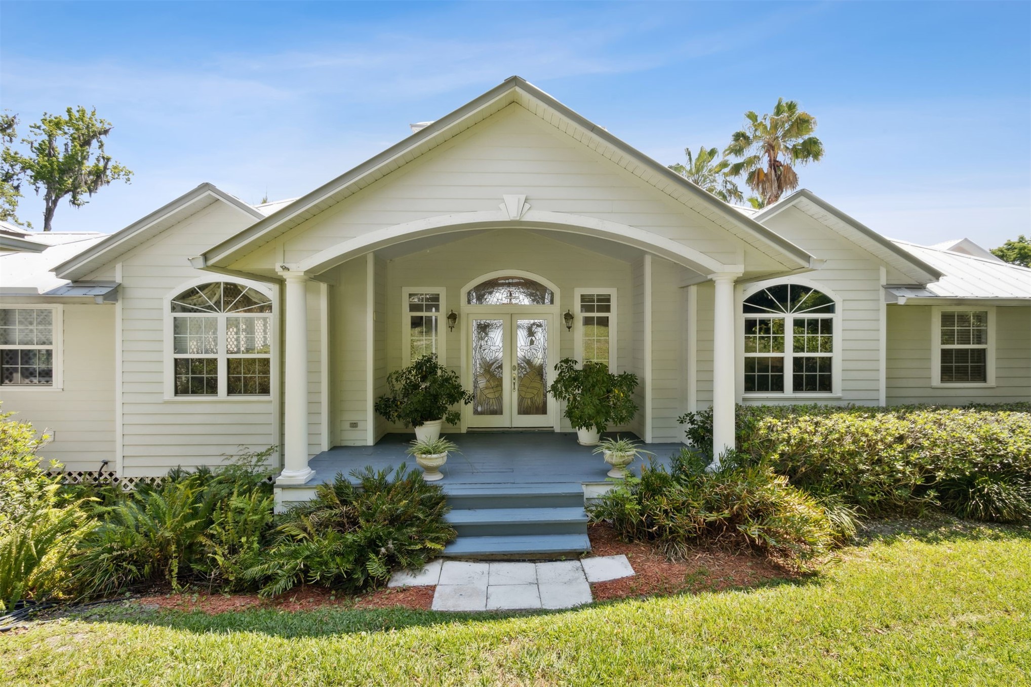 4333 Seminole Street Starke, FL 32091 - Photo 3 of 33 a front view of a house with garden