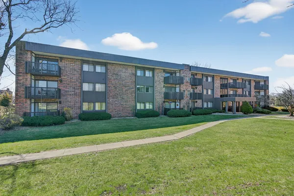 $190,000 | 1502 Woodbridge Road, Unit 1G, Joliet, IL 60436