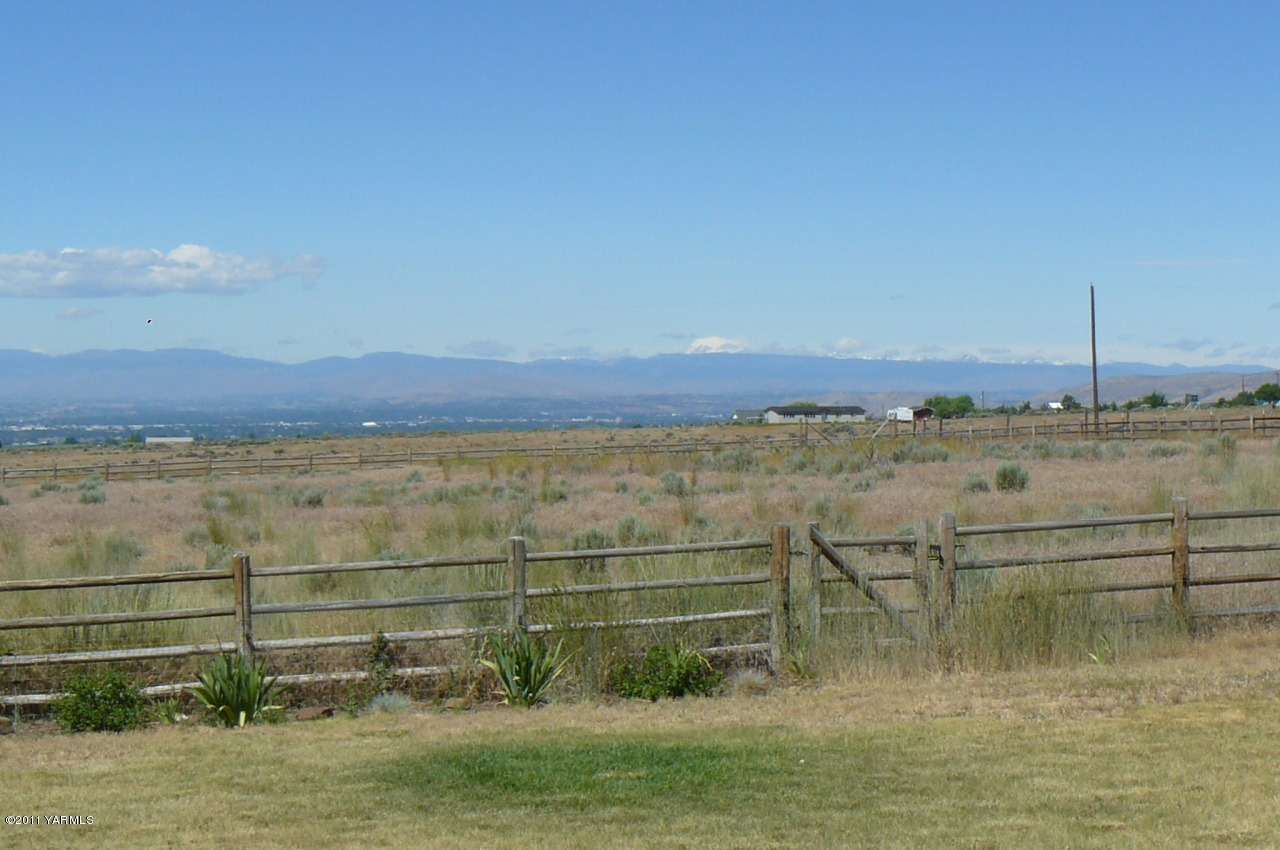 12074 Mieras Road Moxee, WA 98936 - Photo 11 of 22
