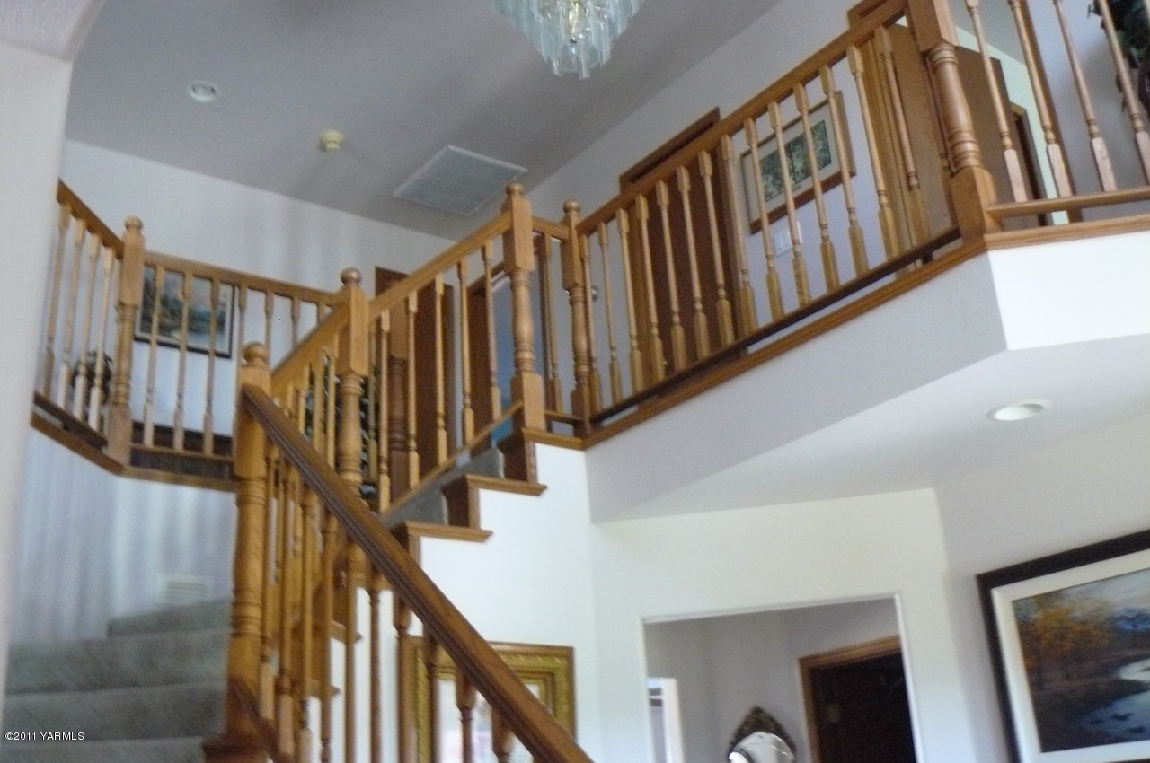 12074 Mieras Road Moxee, WA 98936 - Photo 17 of 22 a view of entryway with stairs