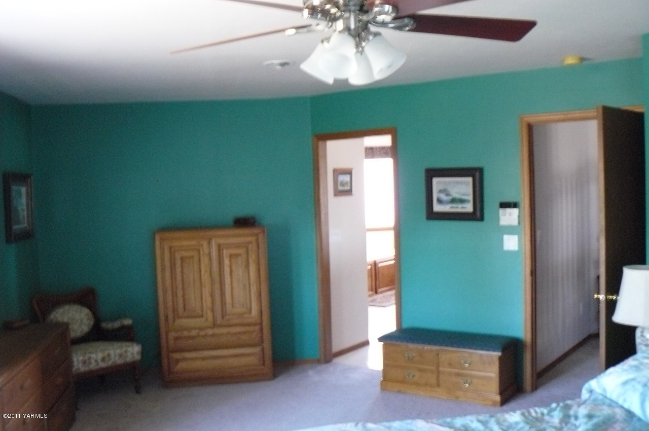 12074 Mieras Road Moxee, WA 98936 - Photo 22 of 22 a room with closet and a chandelier fan