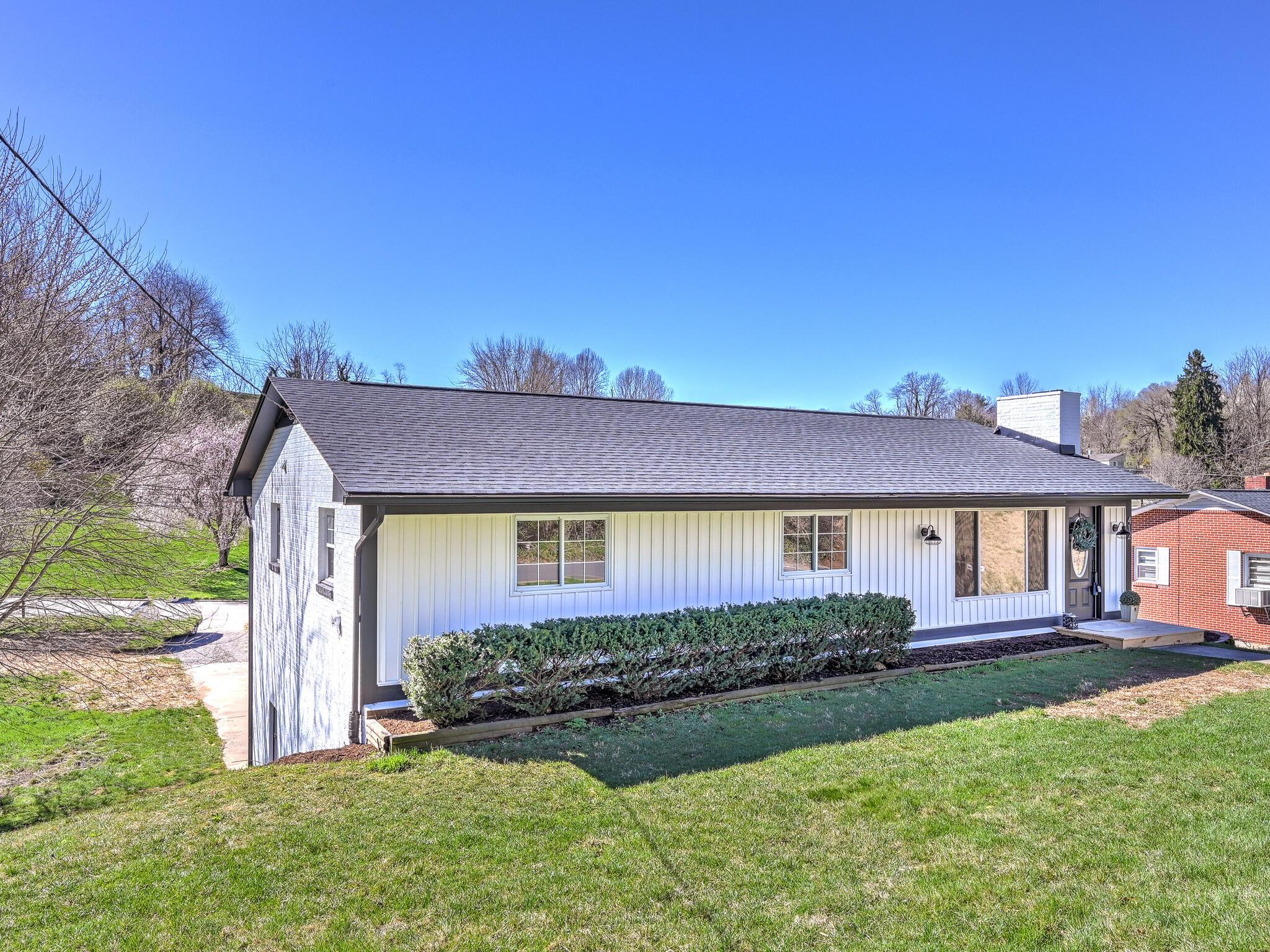 412 Rhoda Street Canton, NC 28716 - Photo 3 of 27 Gallery Image 3