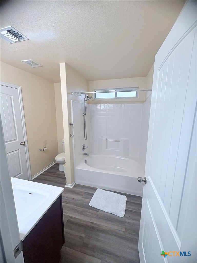 1035 Hamilton Lane Belton, TX 76513 - Photo 15 of 18 Primary bathroom
