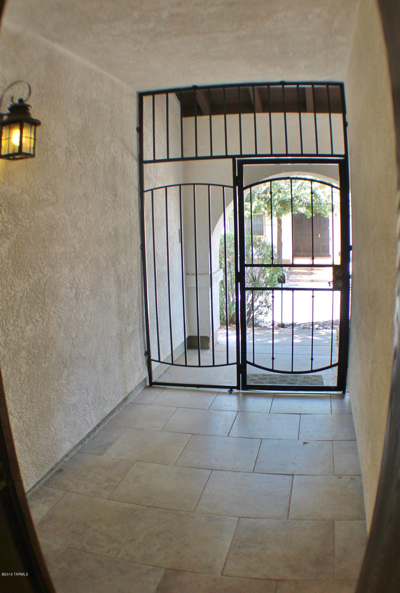 1301 North Vía Ronda Oeste Tucson, AZ 85715 - Photo 4 of 35