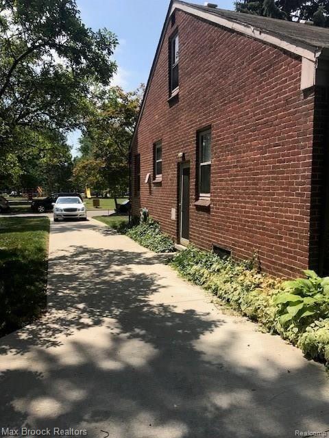 2063 Windemere Road Birmingham, MI 48009 - Photo 3 of 8 2.jpg
