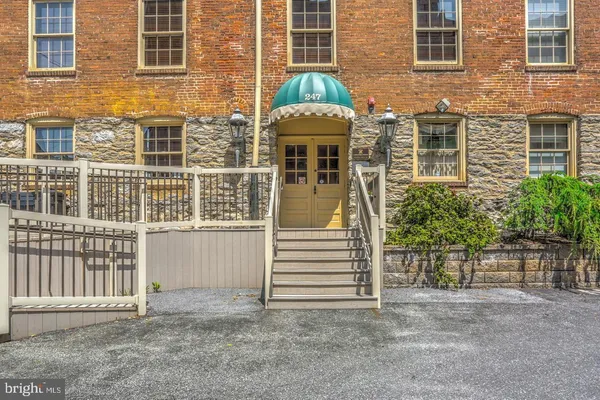 $215,000 | 247 North Shippen Street, Unit 411, Lancaster, PA 17602