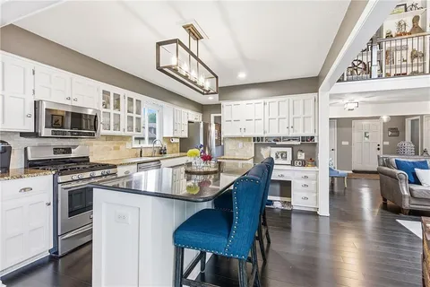 $674,900 | 2229 West 121st Street, Leawood, KS 66209