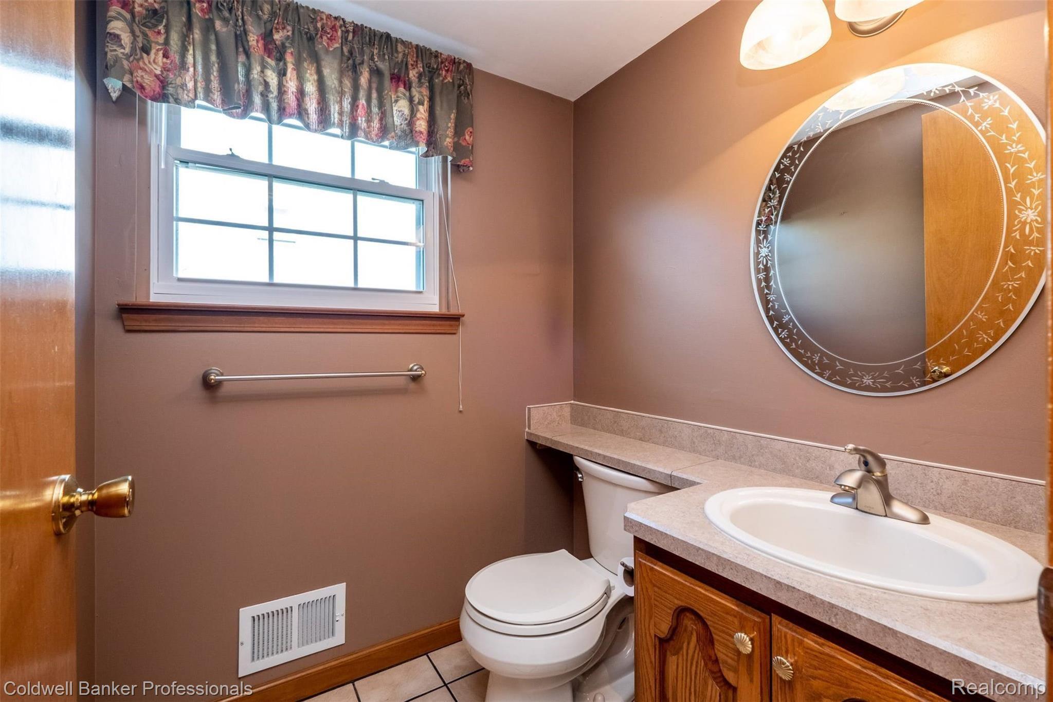 45686 Radnor Road Canton, MI 48187 - Photo 9 of 22 45686 Radnor Rd (22 of 47).jpg