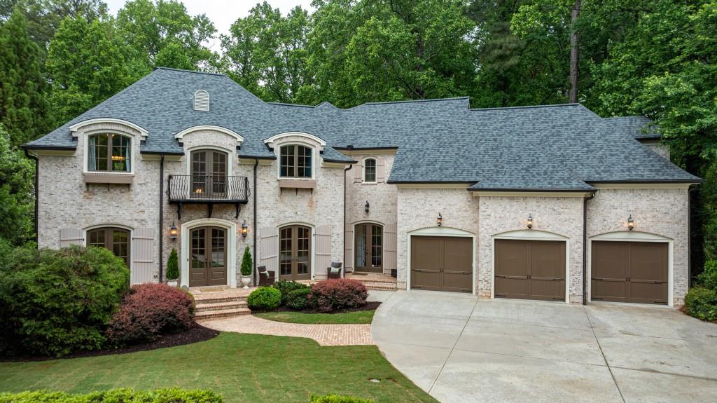 212 Shadowlawn Road Southeast Marietta, GA 30067 - Photo 2 of 66