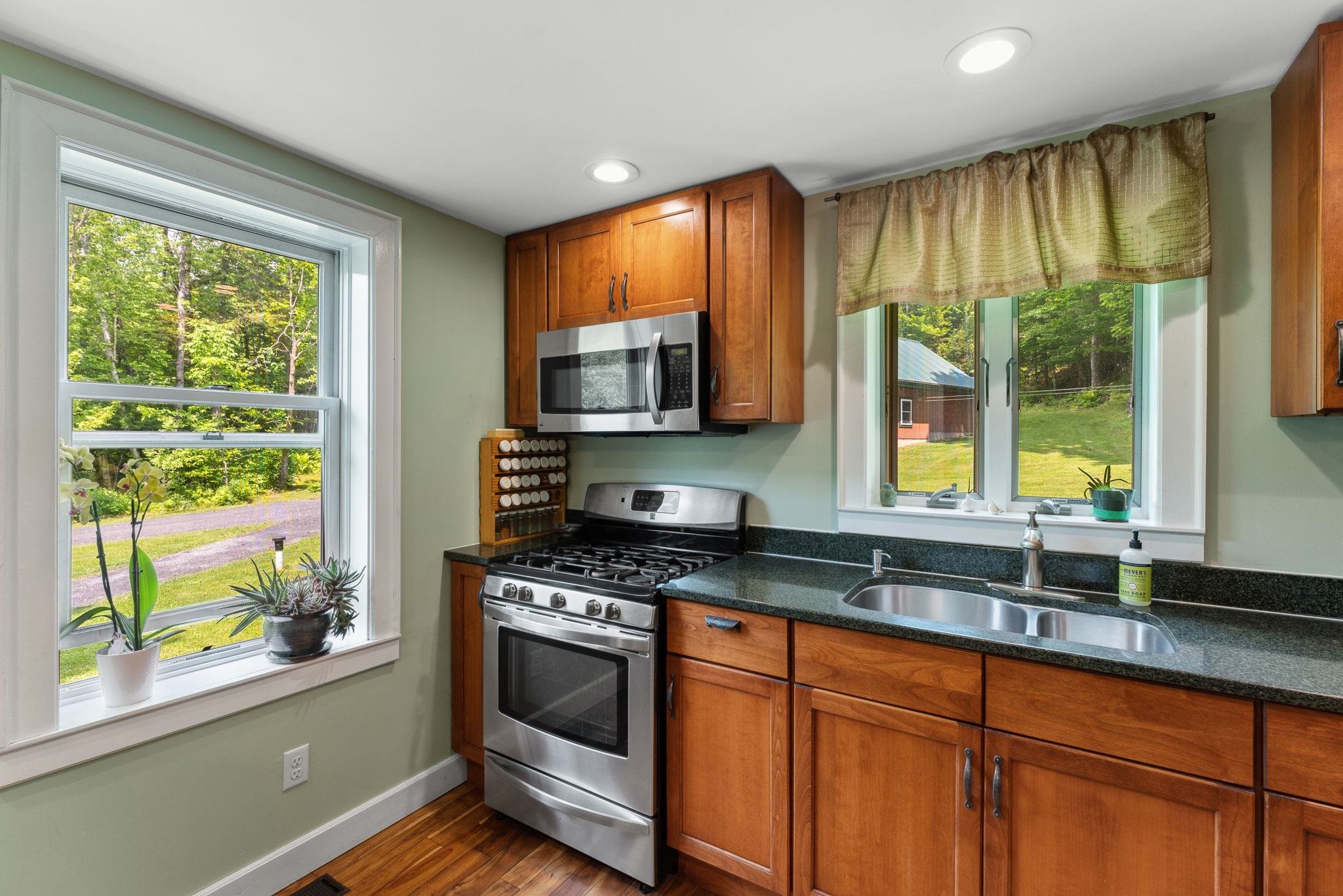 450 Ryan Road Duxbury, VT 05676 - Photo 10 of 54