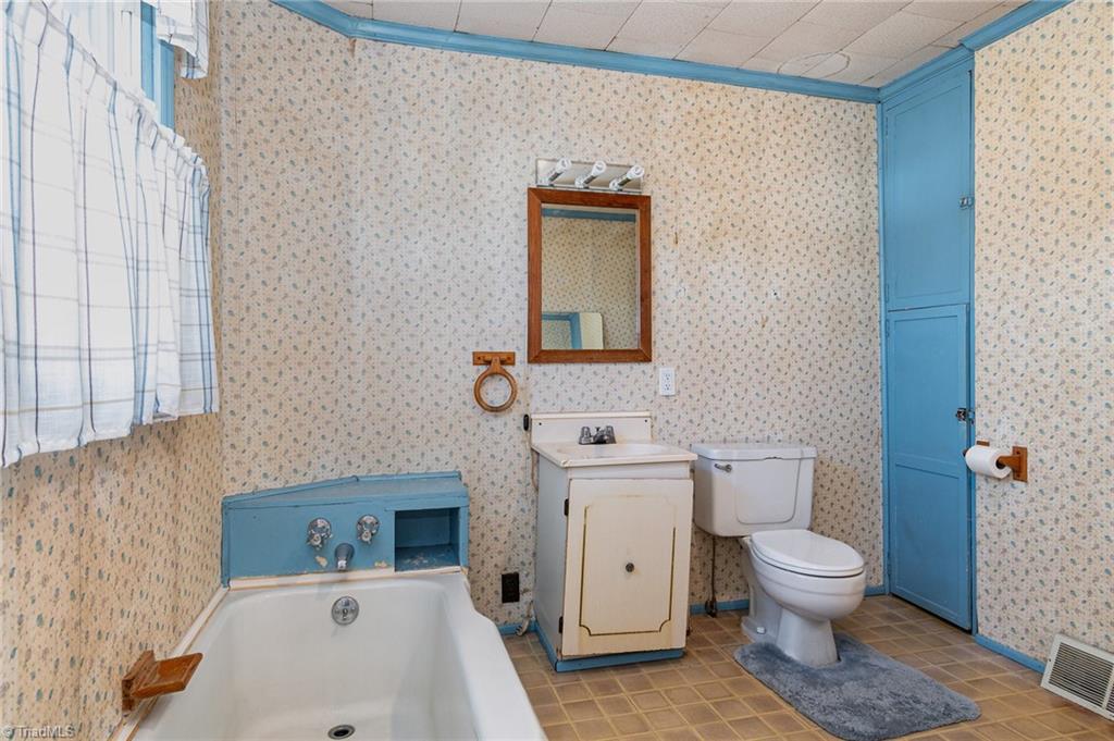 4026 Arnold Road Lexington, NC 27295 - Photo 14 of 20 Gallery Image 14