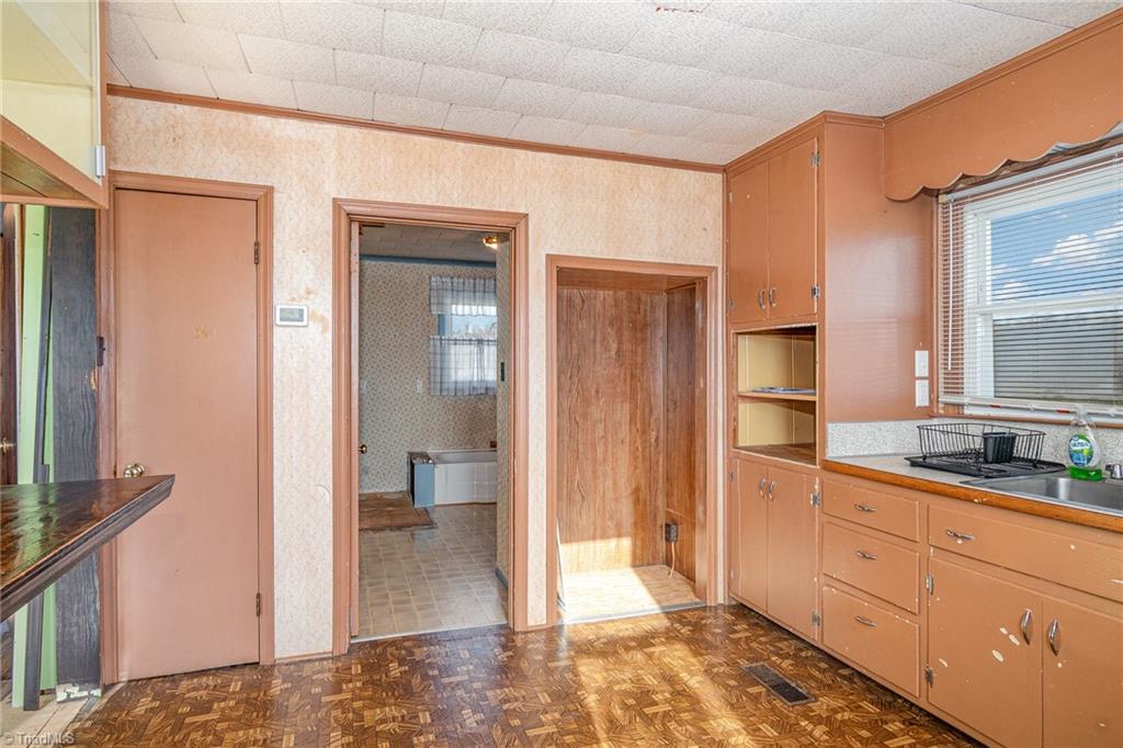 4026 Arnold Road Lexington, NC 27295 - Photo 10 of 20 Gallery Image 10